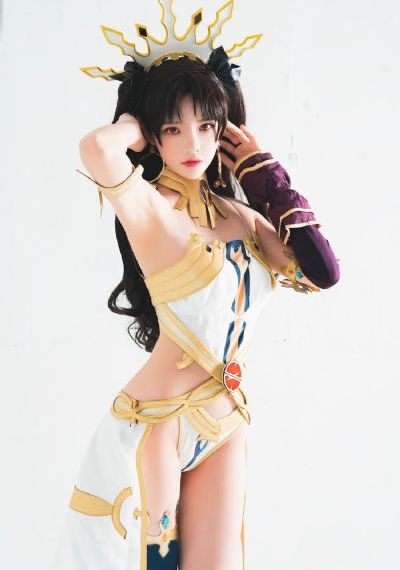 不扣纽扣女孩