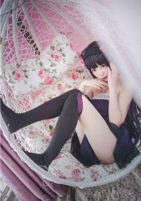 他解开女警的乳罩慢慢揉电影