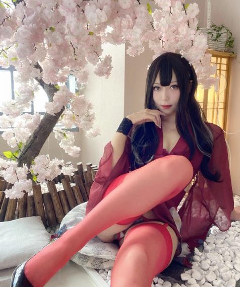 精子从高跟鞋里溢出来